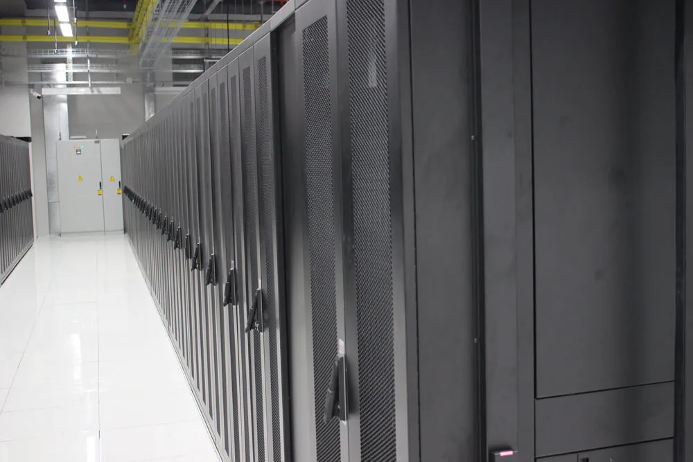 Datacasa Veri Merkezi - sunucu kabin sıraları